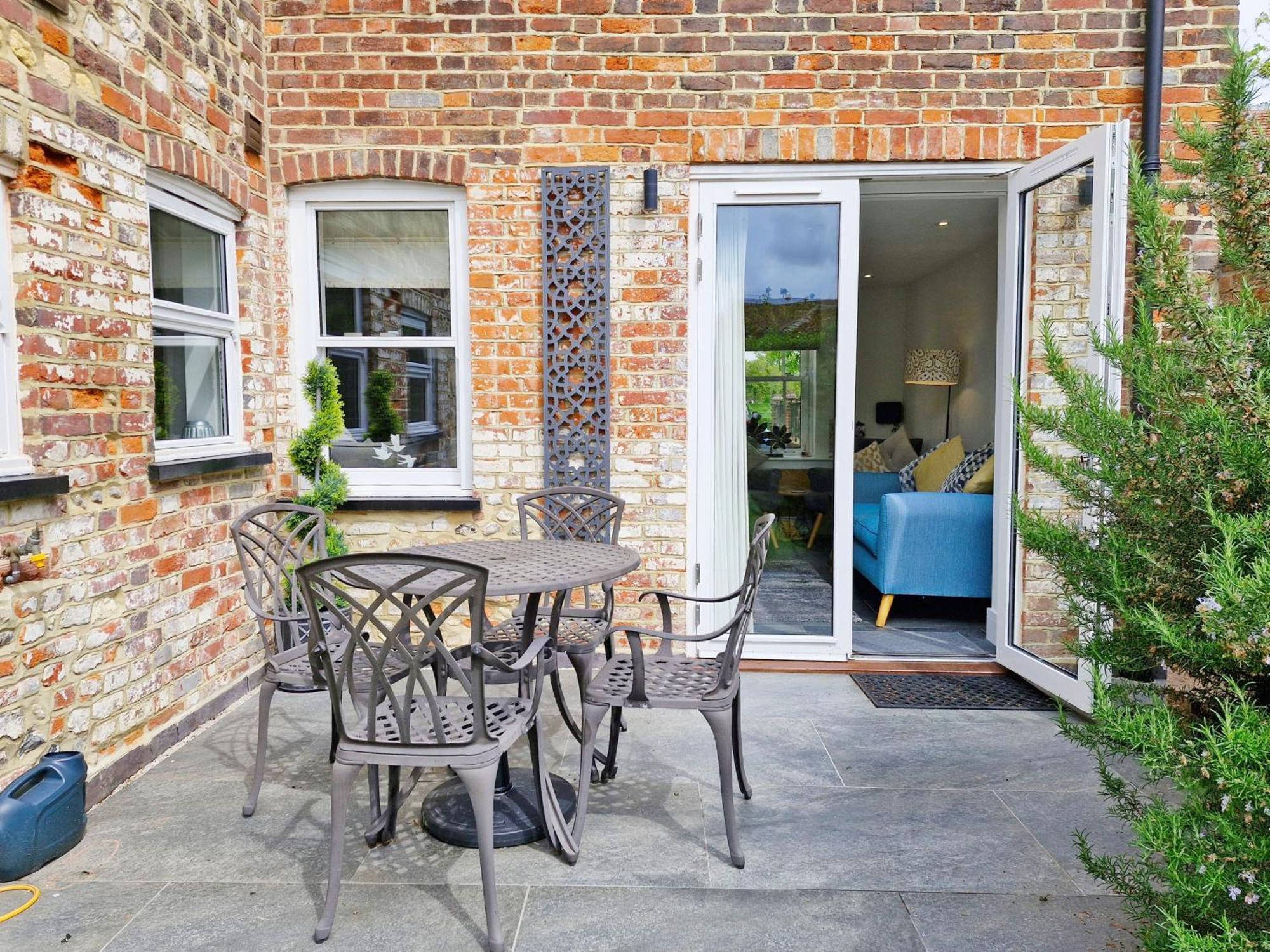 Four Priory Road, Chichester Exterior photo